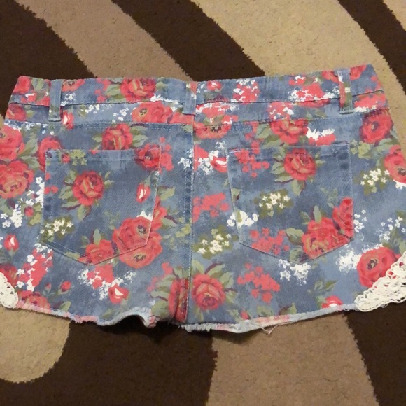 Floral shorts - Picture 2 of 2
